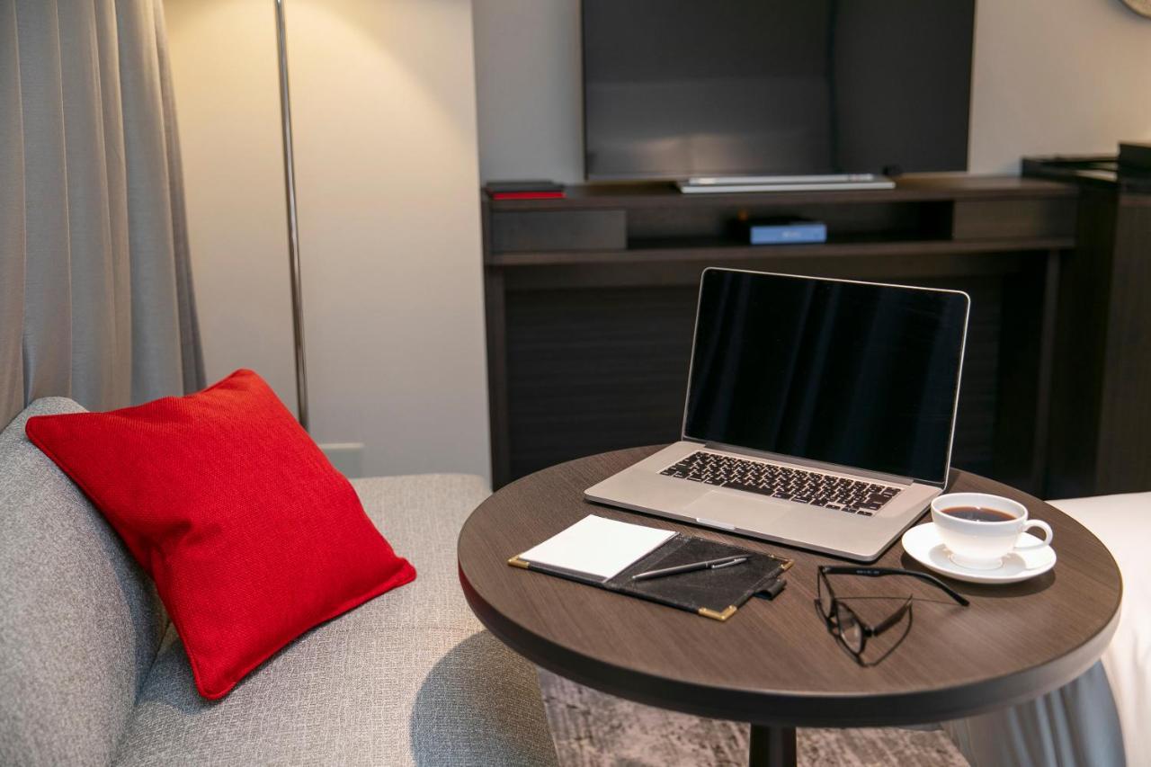 Nagoya Tokyu Hotel Exterior foto A laptop on a table